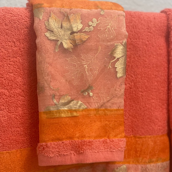 Towels - Picture 5 of 5